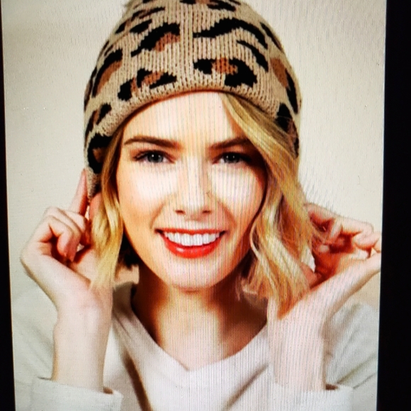 dashoutlet Accessories - Dual Purpose Beanie Scarf 🍃